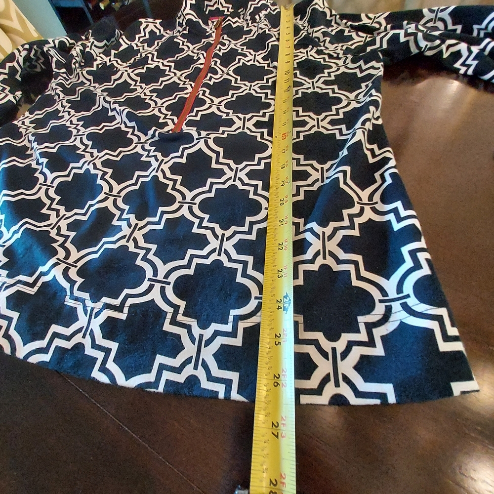 Crown & Ivy Beach Collection Navy & Cream Classic Tile Pattern Top. - Picture 10 of 11